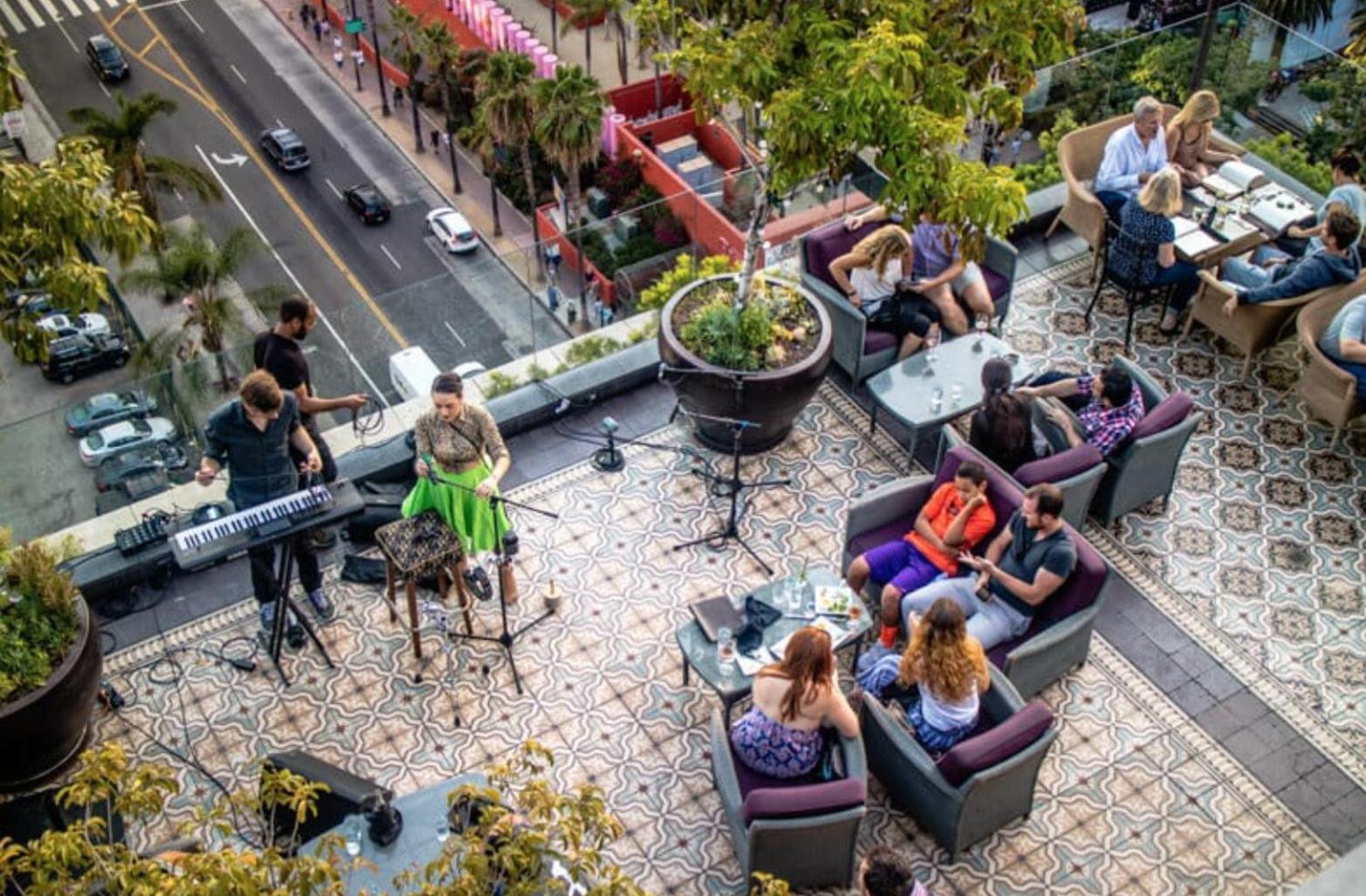 Bright Lights Central Downtown Los Angeles Exterior photo